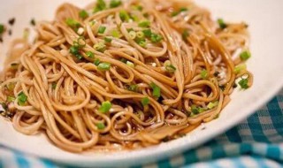 最简单葱油拌面的做法 葱油拌面的配料有哪些