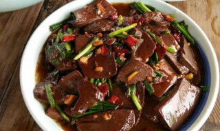 生猪血怎么做 猪血炒韭菜的方法