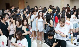 描写学校人多的句子 描写学校人多的句子精选