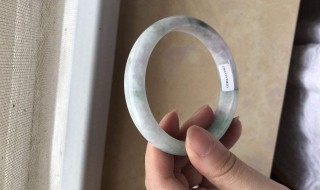 怎样辨别玉手镯的真假 鉴别玉镯的真假的方法介绍