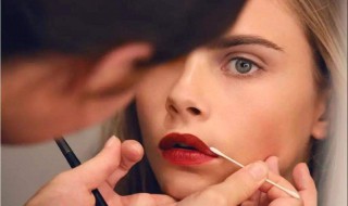 画丰满唇线的正确方法 怎么画丰满唇线