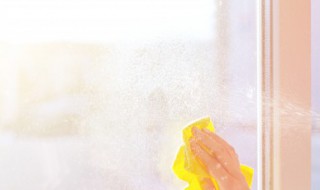 工业制玻璃的主要原料之一是什么 工业制玻璃的主要原料有什么