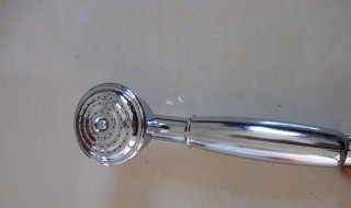 花洒怎么才能清洗干净 清洁干净花洒的方法