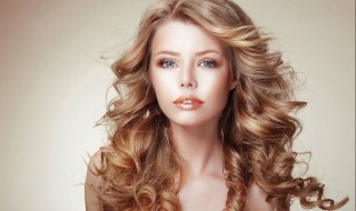 头发多很炸的女生要怎样美发 方法如下