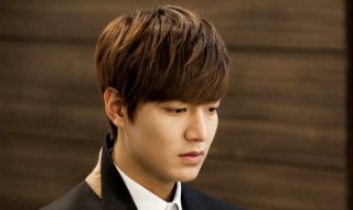 男生日常化妆简单教程 男生日常化妆简单教程解答