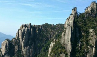 横看成岭侧成峰写的什么地方 横看成岭侧成峰是什么名胜风景？