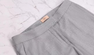 浅灰色大衣配什么颜色的裤子 浅灰色大衣配什么颜色的裤子好看呢