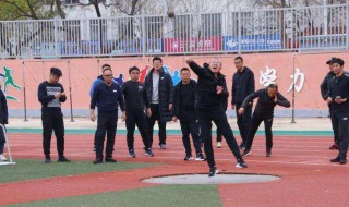 实心球抛射技巧 如何扔实心球