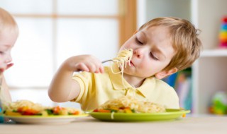 吃饭的时候为什么不能说话 吃饭的时候不能说话的原因