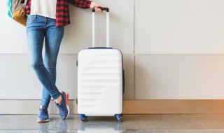 棉被放进行李箱的方法 怎么把被子放入行李箱