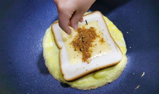 吐司鸡蛋饼教程 糕点吐司鸡蛋饼怎么做好吃