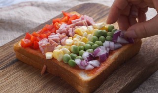 彩虹吐司披萨制作方法 彩虹吐司披萨制作方法介绍