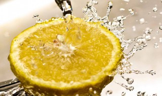 柠檬水洗脸的正确方法 如何正确使用柠檬水洗脸
