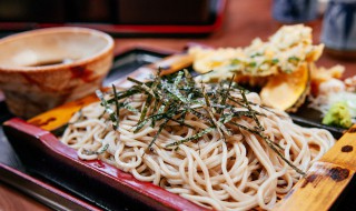 水煮烤冷面制作方法 烤冷面水煮做法