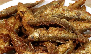小鲫鱼怎么做酥鱼啊 小鲫鱼如何做酥鱼