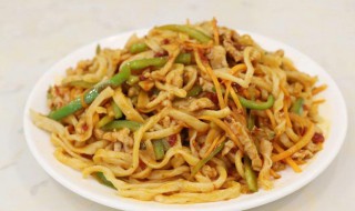 香蕉肉丝炸酱意面怎么做 香蕉肉丝炸酱意面怎么做好吃