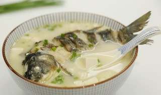 香浓鲫鱼汤怎么做 香浓鲫鱼汤的做法介绍