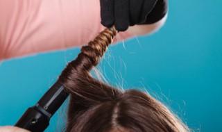 滚梳吹卷发的方法 如何滚梳吹卷发