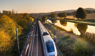 高铁是怎么开动的 高铁是怎么开动的呢