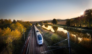 高铁上怎么上厕所 高铁上如何上厕所