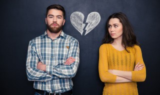 事不关己高高挂起的下一句是什么 事不关己高高挂起的下一句