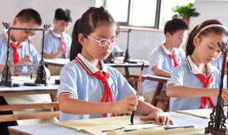 中小学包括初中吗? 中小学是什么意思？