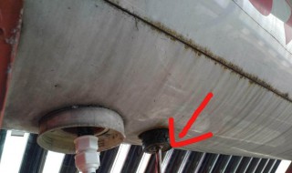 太阳能底部有个孔漏水 快来看看