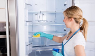 冰箱老是结冰怎么解决 如何清除冰箱里的冰块
