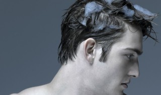 男生吹头发的技巧 男生在家自己吹头发的技巧