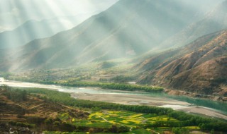 泾渭分明是发生在哪里的奇特景观 泾渭分明奇特景观的发生地简述