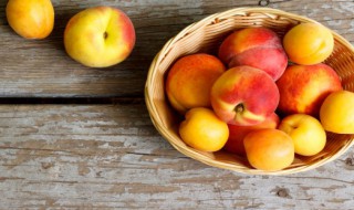 怎样挑选桃子又甜又好吃 挑选桃子的方法推荐