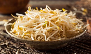 豆芽菠菜怎么炒好吃又简单 制作豆芽炒菠菜的方法