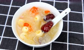 月子期间怎样做银耳汤 银耳汤做法如下