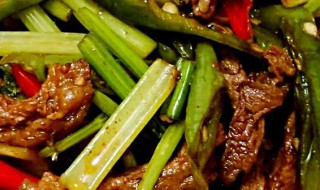 怎样做干锅芹菜炒牛肉 如何做干锅芹菜炒牛肉