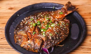 孜然烤鲫鱼如何做 孜然烤鲫鱼制作教程