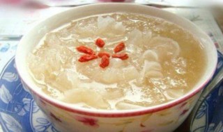 梨茸银耳羹如何做 梨茸银耳羹的做法