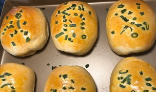 葱花烤面包如何做 葱花烤面包的做法介绍