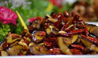 辣椒炒干巴菌教程 怎么做辣椒炒干巴菌