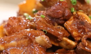 最简单家常土豆烧排骨 家常土豆烧排骨的做法