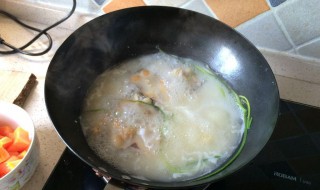 虾鱼汤怎么做 鲜虾鱼头汤的做法