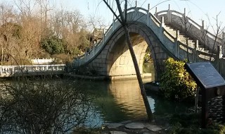 为什么桥大多设计成拱形的 桥大多设计成拱形的原因解析