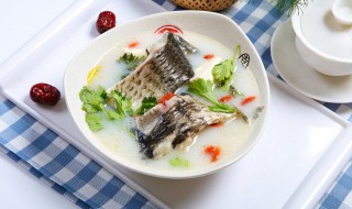 鱼头豆腐酸笋汤怎么做 酸笋鱼头豆腐汤做法