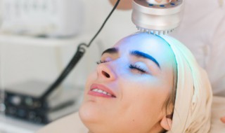 水乳霜精华液的使用顺序是怎样的 水乳霜精华液的正确使用顺序介绍