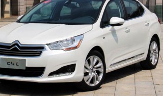 汽车贴春联的正确方法 给汽车贴春联的方法