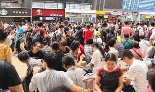 描写春运人群拥挤的场面 描写春运人群拥挤的场面句子