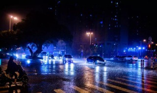 形容冬季夜里雨大的句子 描写冬夜暴雨的句子推荐