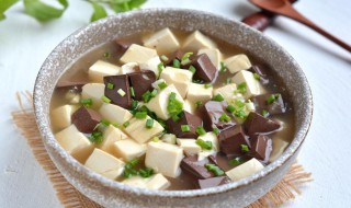 猪血烩豆腐如何做 猪血烩豆腐做法介绍