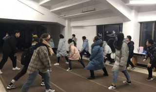 怎么练习踢毽子 练习踢毽子的方法