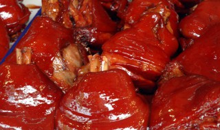 红烧猪蹄的简单做法 家常红烧猪蹄的简单做法