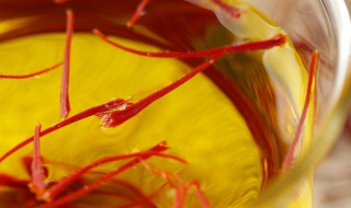 藏红花泡出来什么颜色 藏红花泡出来什么颜色的呢